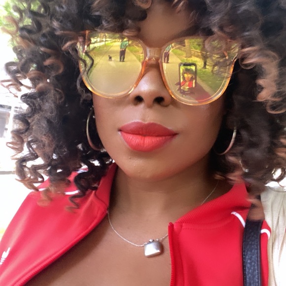 Meet your Posher, Sabrina - Picture 3 of 7